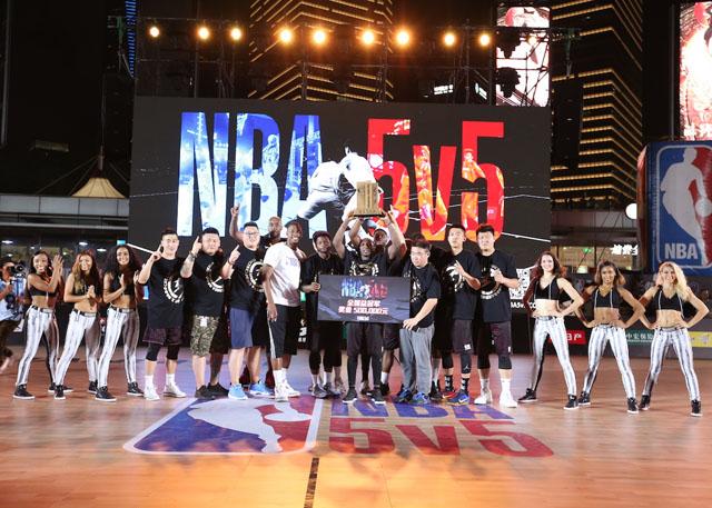 阿莱克斯·罗德里奎兹在面对旧主水手队时击出全垒打，引发全场嘘声